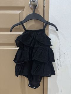 (Category: ) located in . Submitted by head2toe.wardrobe (Listing ID 1428528194, Image 1). Description: .