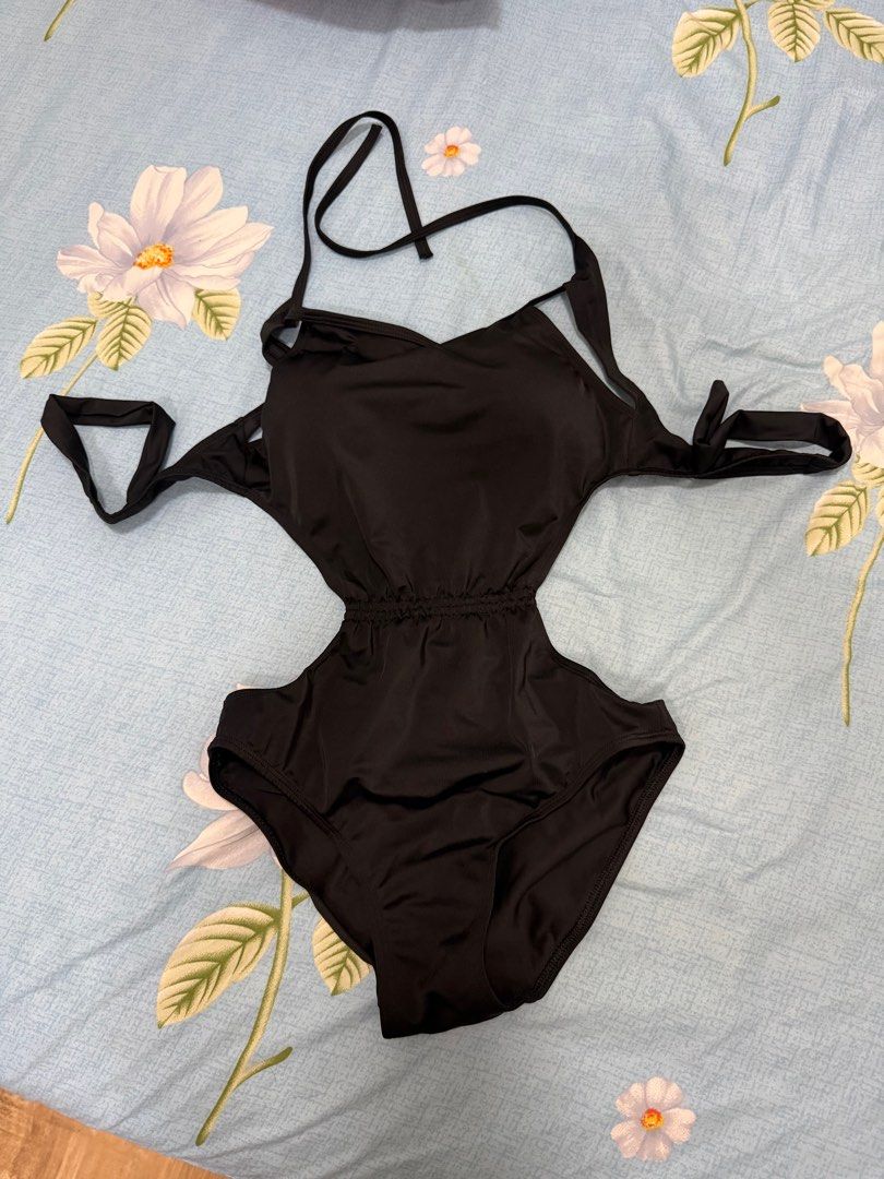 Black Summer Swimsuit (XS-S) (Category: Bikinis & Swimsuits) located in Caloocan City. Submitted by _.helloItsMe (Listing ID 1428589154, Image 1). Description: Not used. Pure black. With foam..
