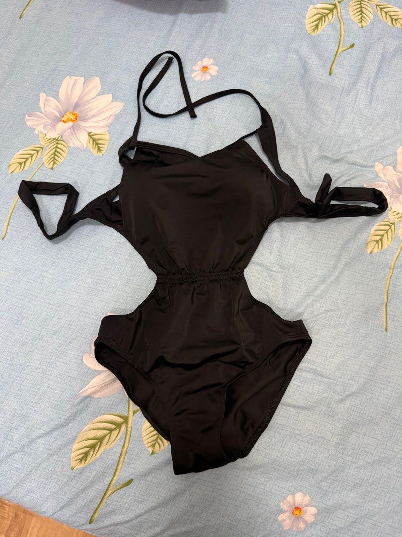 Black Summer Swimsuit (XS-S) (Category: Bikinis & Swimsuits) located in Caloocan City. Submitted by _.helloItsMe (Listing ID 1428589154, Image 2). Description: Not used. Pure black. With foam..