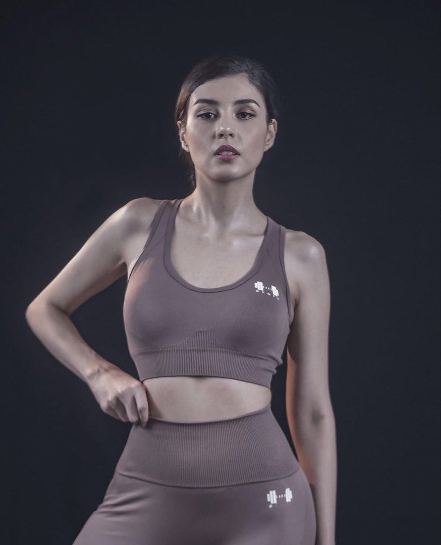 Body contouring activewear (Mauve) (Category: Activewear) located in Quezon. Submitted by ellephant21 (Listing ID 1428492902, Image 2). Description: Super sculpting. Gives nice curves when worn. Squat proof Super duper durable Be a gym looker with this activewear set :) Only 1 pair avail - S.