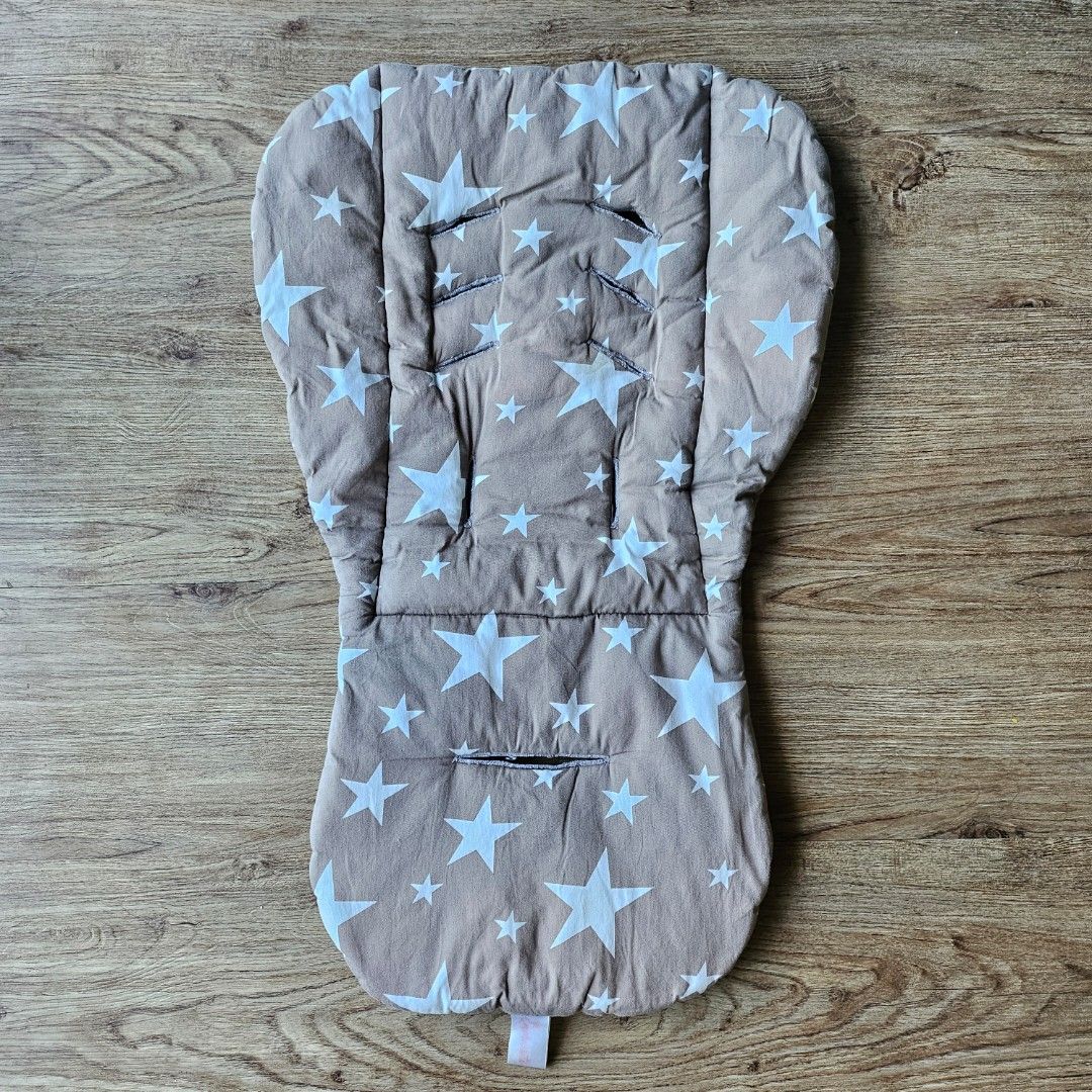Car seat and Carrier Pad (Category: Car Seats) located in Marikina City. Submitted by rsmade (Listing ID 1428489049, Image 2). Description: ‼️ priority to set buyer ‼️ Taupe Print Stars - Car Seat Pad ( fits Chicco Car Seat ) Animal Printed Oval Shape - Carrier Pad ( Owen Brand / fits Graco newborn Carrier ) note: signs of usage - carrier pad with stain ( see close up photo for reference ). .
