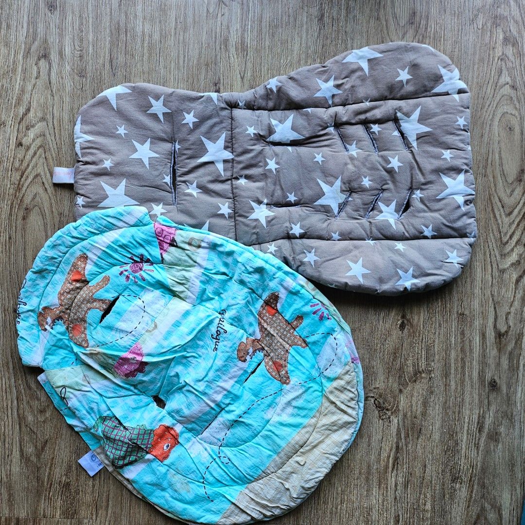 Car seat and Carrier Pad (Category: Car Seats) located in Marikina City. Submitted by rsmade (Listing ID 1428489049, Image 3). Description: ‼️ priority to set buyer ‼️ Taupe Print Stars - Car Seat Pad ( fits Chicco Car Seat ) Animal Printed Oval Shape - Carrier Pad ( Owen Brand / fits Graco newborn Carrier ) note: signs of usage - carrier pad with stain ( see close up photo for reference ). .