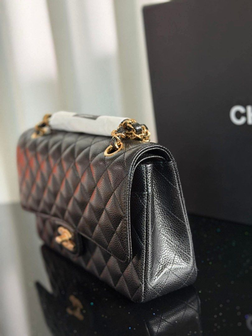 🇯🇵CC Flap 2.55 (Category: Luxury Bags & Wallets) located in Manila. Submitted by trendyfindscitrine (Listing ID 1428429906, Image 3). Description: Size 26cm Genuine caviar leather Made in France Actual photo.