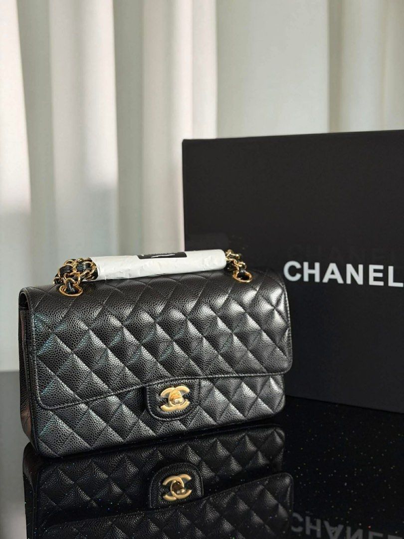 🇯🇵CC Flap 2.55 (Category: Luxury Bags & Wallets) located in Manila. Submitted by trendyfindscitrine (Listing ID 1428429906, Image 1). Description: Size 26cm Genuine caviar leather Made in France Actual photo.