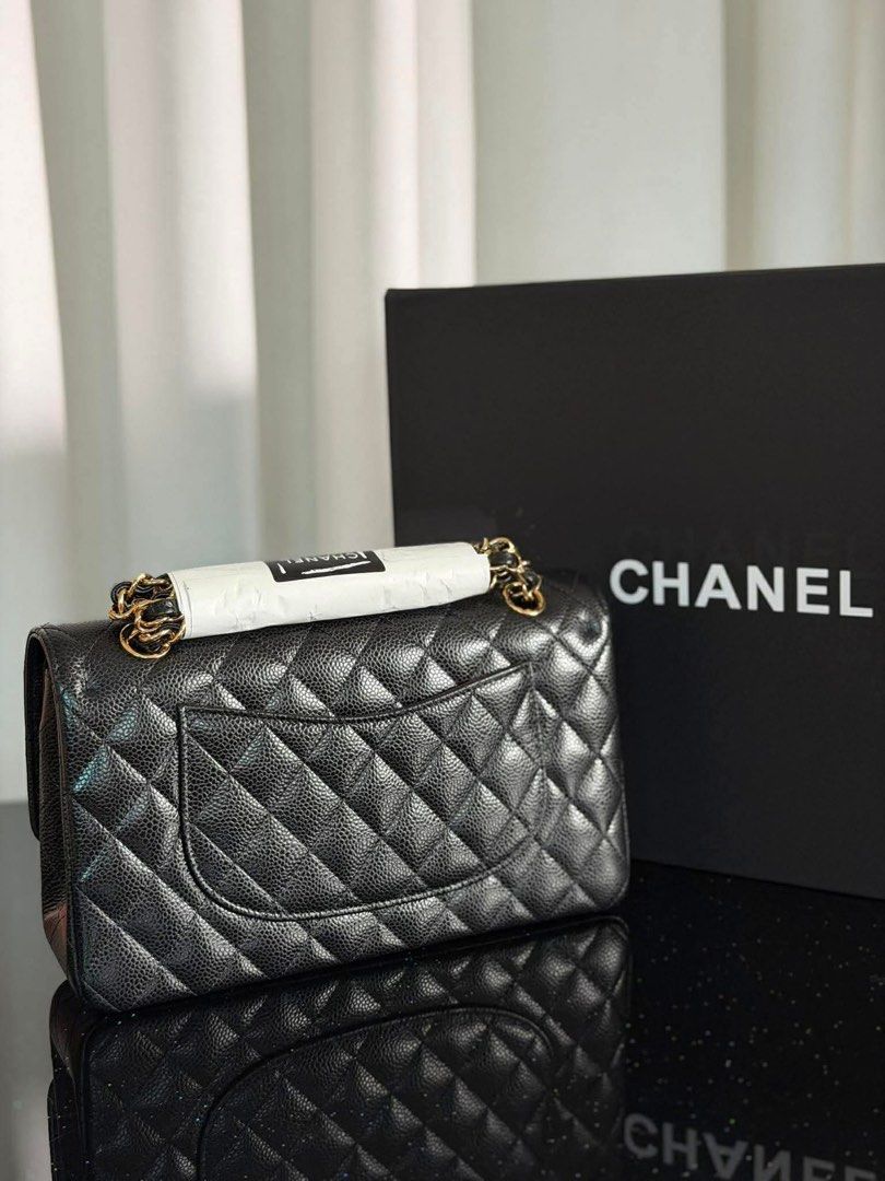 🇯🇵CC Flap 2.55 (Category: Luxury Bags & Wallets) located in Manila. Submitted by trendyfindscitrine (Listing ID 1428429906, Image 2). Description: Size 26cm Genuine caviar leather Made in France Actual photo.