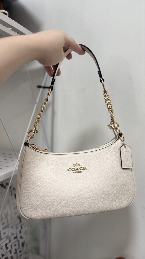 Coach teri white (Category: Luxury Bags & Wallets) located in Quezon City. Submitted by aloracollections_ (Listing ID 1428449620, Image 1). Description: Bnew but with few creases due to shipping hence the price.