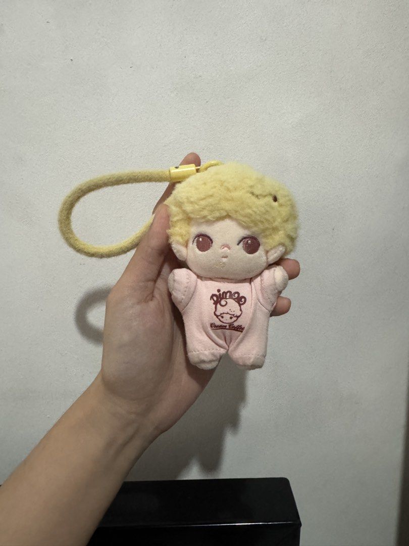 Dimoo Plushie Keychain (Category: Plushies & Soft Toys) located in Cainta. Submitted by trufflecake (Listing ID 1428442497, Image 1). Description: No box As is .
