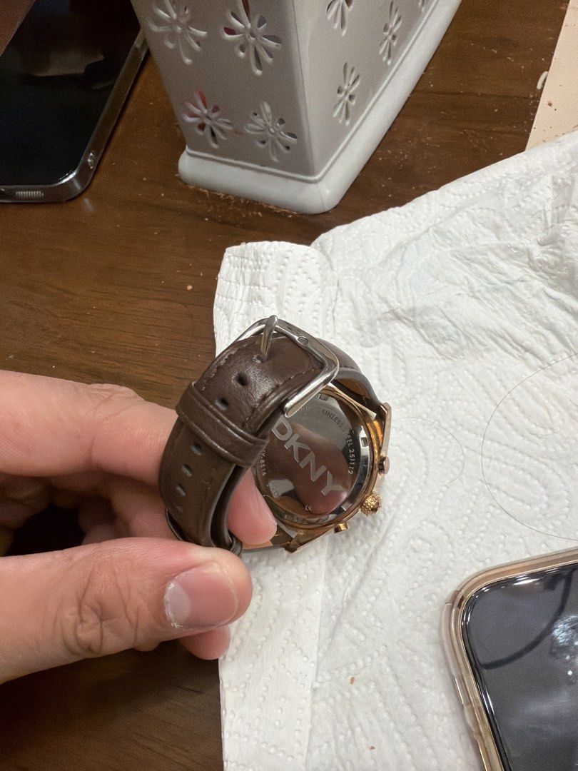 DKNY Brown Leather Strap Watch (Category: Women's Watches) located in Manila. Submitted by kilogramdynamite (Listing ID 1428539778, Image 1). Description: Legit Newly replaced battery.