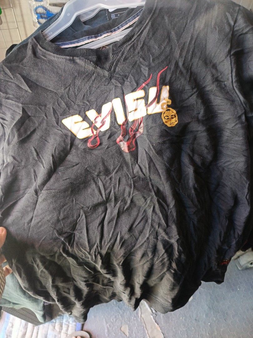 EVISU Dragon Graphic Sweatshirt XL (Category: Coats, Jackets and Outerwear) located in Alabat. Submitted by hanmichael20810 (Listing ID 1428553995, Image 1). Description: size xl color rate 9.8/10 350.