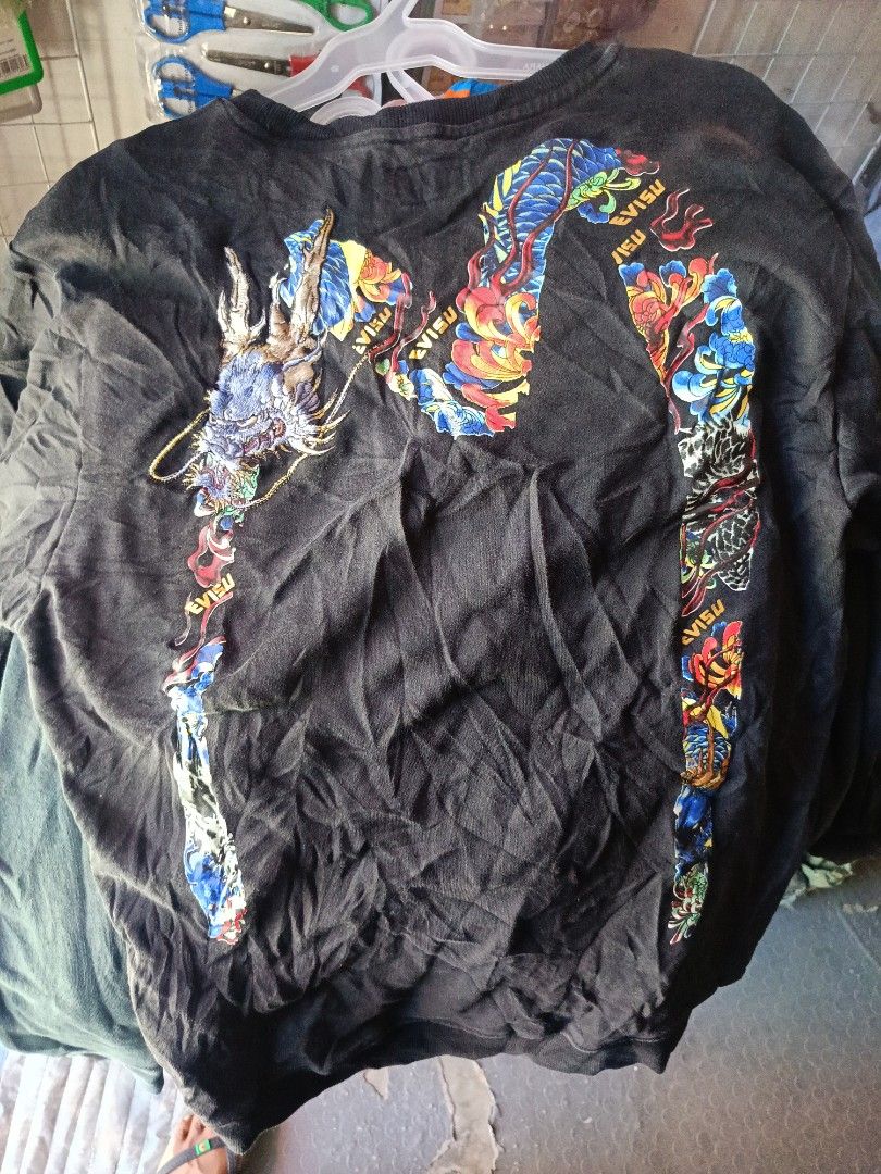 EVISU Dragon Graphic Sweatshirt XL (Category: Coats, Jackets and Outerwear) located in Alabat. Submitted by hanmichael20810 (Listing ID 1428553995, Image 2). Description: size xl color rate 9.8/10 350.