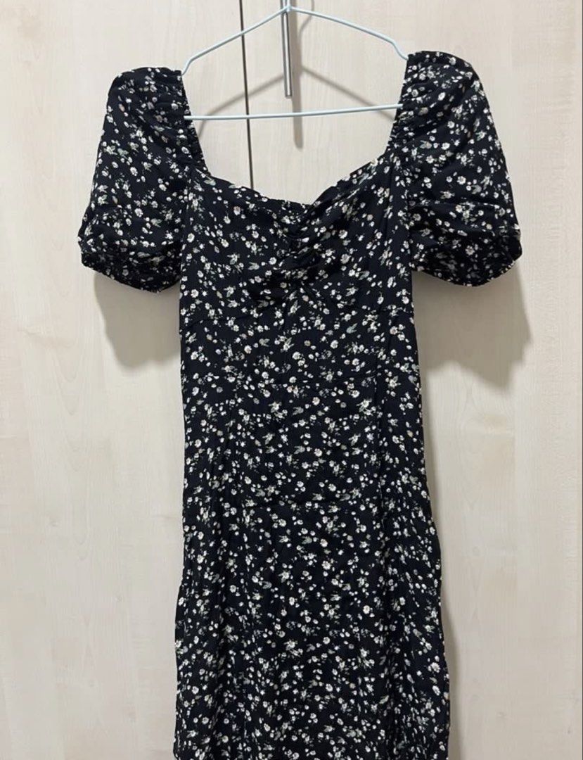 Floral Puff Sleeve Dress (Category: Dresses) located in Marikina City. Submitted by prttypieces (Listing ID 1428551933, Image 2). Description: .