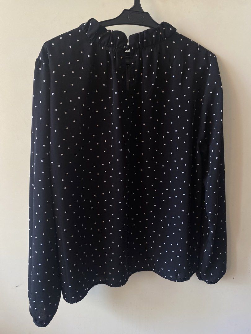 Glacier Polka Dot Blouse - Medium (Category: Blouses) located in Manila. Submitted by declutterine (Listing ID 1428446379, Image 2). Description: Shipping / Delivery fee c/o buyer.