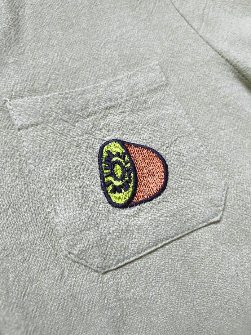Green Short Sleeve Polo with Kiwi Patch (Category: Shirts) located in Manila. Submitted by aaa_sy (Listing ID 1428440447, Image 2). Description: thin linen texture good for summer rfs: don't wear anymore no flaws.