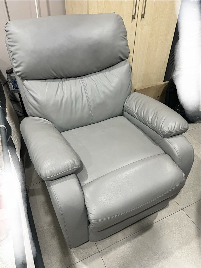 Grey Leather Reclining Swivel Chair – Comfortable & Space-Saving (Category: Chairs) located in Quezon City. Submitted by jolie67 (Listing ID 1428552228, Image 2). Description: Selling a grey leather single-seater recliner with swivel function. Perfect for relaxing, watching TV, or adding a cozy touch to your living space. ✔ Reclining feature for added comfort ✔ Smooth swivel function ✔ Sleek grey leather finish – easy to match with any interior ✔