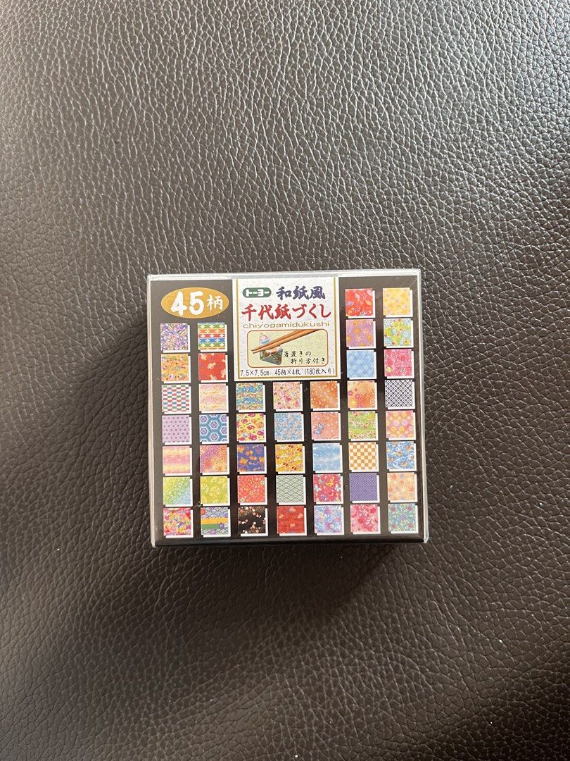 Grimmhobby 日本和紙 千代紙 千羽鶴 摺紙 Origami Chiyogamidukushi Cranes Folding Paper （分類：文具）位於 Hong Kong。 由 unoattack 提交（商品編號 1428429596，圖片 1）。簡介： Size: 7.5cm x 7.5cm 45柄 180 枚入 $50/盒。