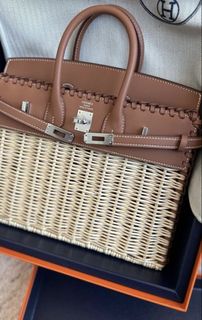 (Category: ) located in . Submitted by thefashionguitar (Listing ID 1428468274, Image 1). Description: .