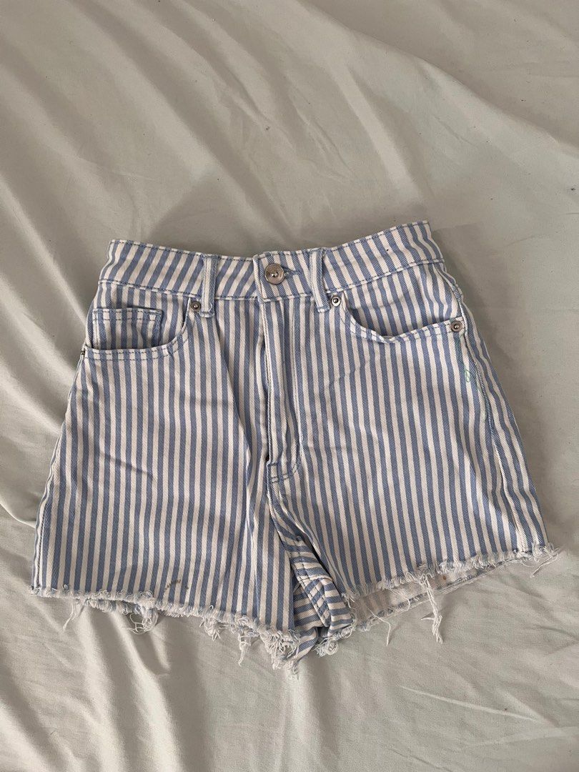 h&m blue and white stripe shorts (Category: Shorts) located in Mandaue City. Submitted by user3234 (Listing ID 1428599438, Image 1). Description: 23-24.
