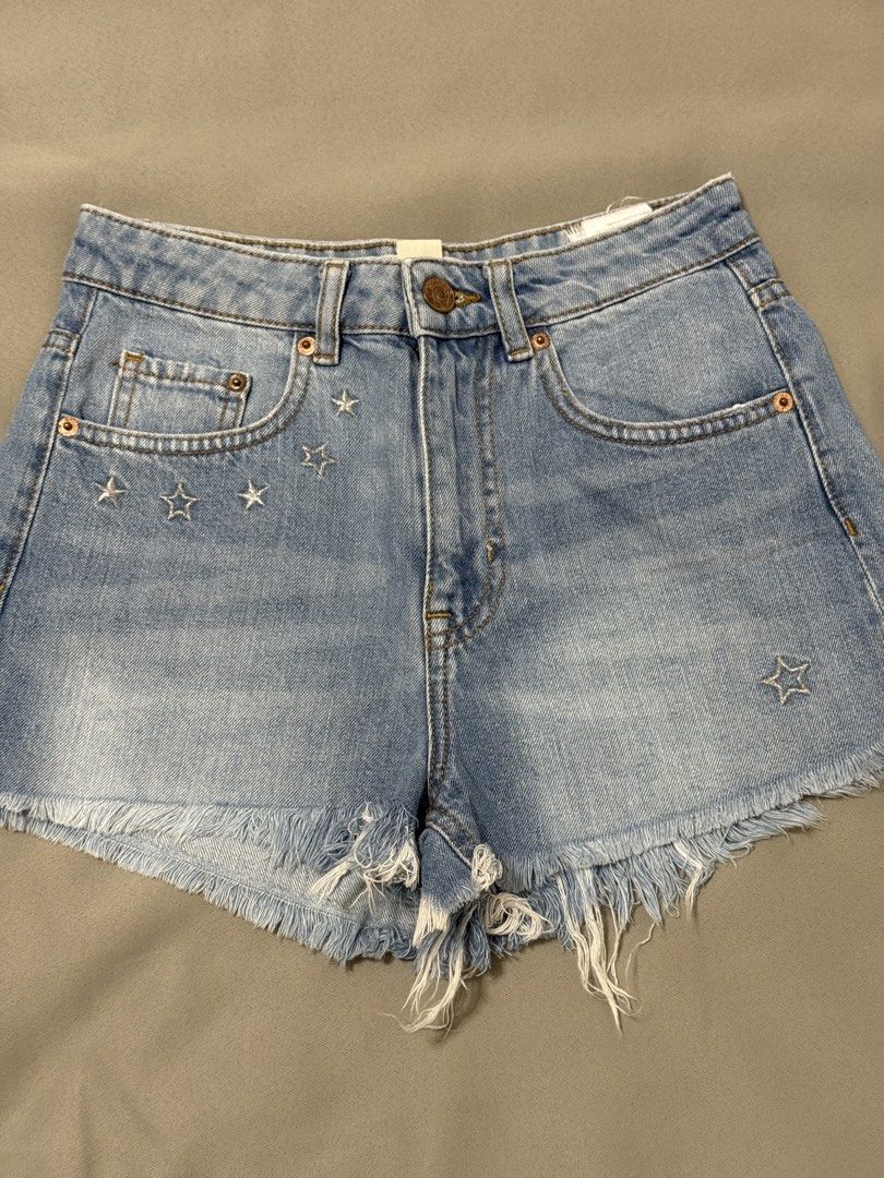 H&M Coachella Collection Denim Shorts (Category: Shorts) located in Manila. Submitted by jenrubysa (Listing ID 1428509419, Image 1). Description: - ORIGINAL H&M Coachella Collection denim shorts - size xs (waistline: 23-24) - highwaist - perfect for summer! - preloved - personal fav.