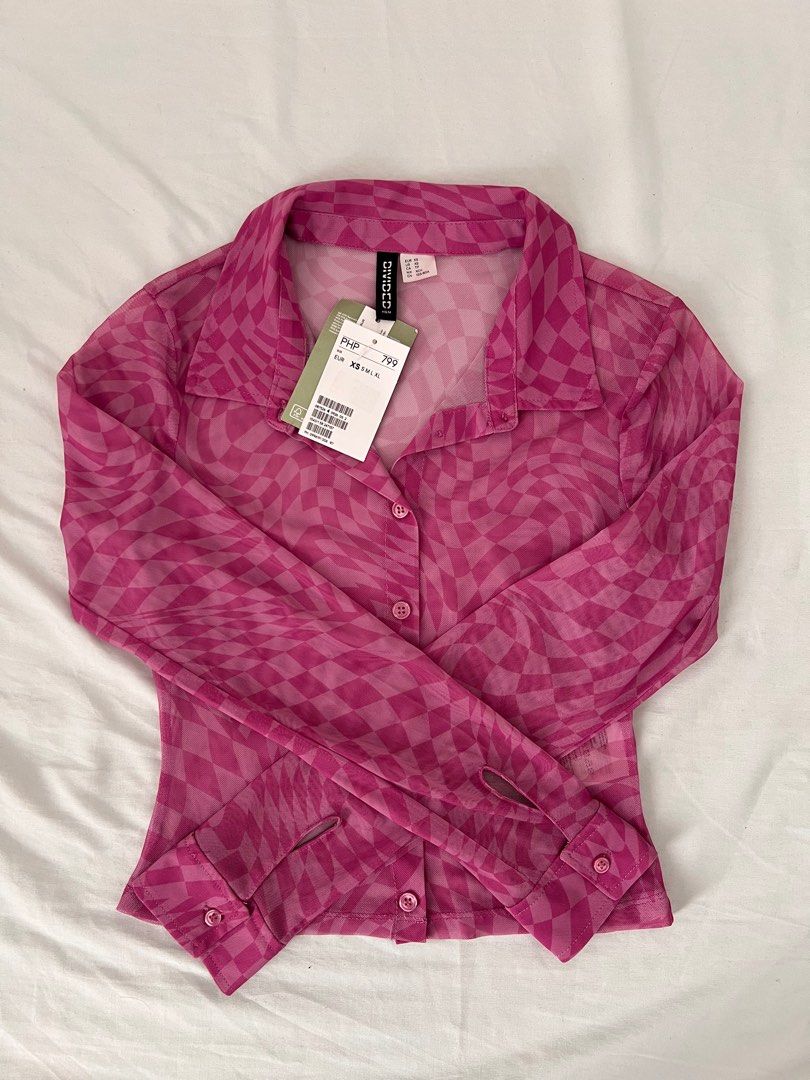 h&m y2k mesh top (Category: Longsleeves) located in Mandaue City. Submitted by user3234 (Listing ID 1428599701, Image 2). Description: .
