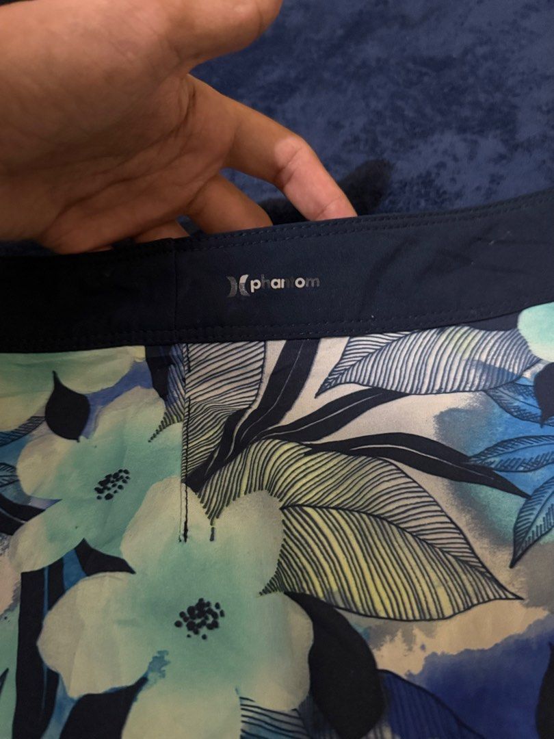 Hurley Phantom Spray Gun Board Shorts (Category: Swim Trunks & Board Shorts) located in Cagayan de Oro. Submitted by twice.but.nice.blackmarket (Listing ID 1428556655, Image 3). Description: - Excellent condition - Height 18 - Waist 32 - Leg hole 10 - No issues or flaws Fabric: 88% recycled polyester and 12% elastane blend, providing a 4-way stretch. Design: A performance fit with a 20-inch outseam and a floral botanical print in blue and green. 