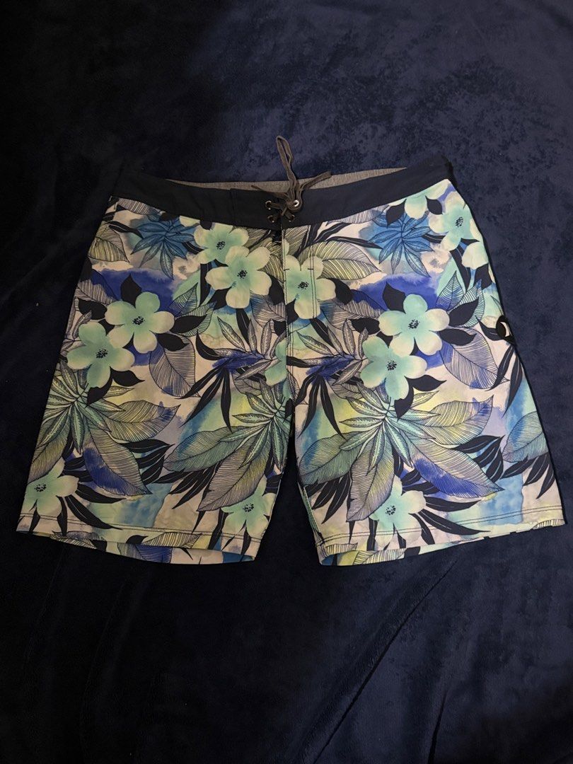 Hurley Phantom Spray Gun Board Shorts (Category: Swim Trunks & Board Shorts) located in Cagayan de Oro. Submitted by twice.but.nice.blackmarket (Listing ID 1428556655, Image 2). Description: - Excellent condition - Height 18 - Waist 32 - Leg hole 10 - No issues or flaws Fabric: 88% recycled polyester and 12% elastane blend, providing a 4-way stretch. Design: A performance fit with a 20-inch outseam and a floral botanical print in blue and green. 
