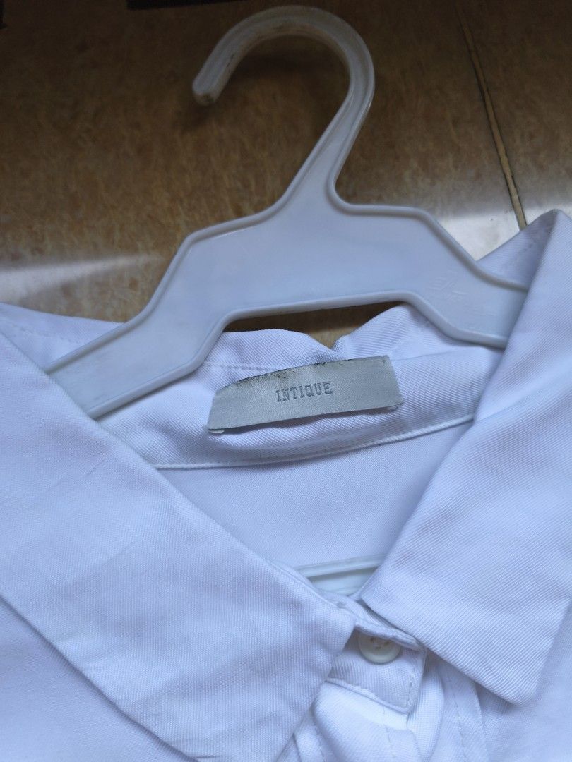 Intique White Long Sleeve Shirt (Category: Tshirts & Polo Shirts ) located in Manila. Submitted by aaa_sy (Listing ID 1428440981, Image 2). Description: oversized white polo so cute for outerwear during summer 🌞 bought second hand rfs: declutter / don't use anymore no flaws!.