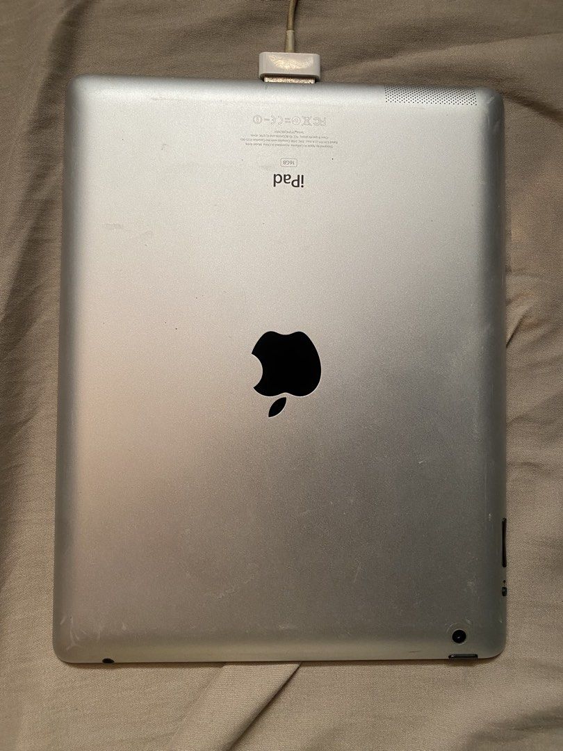 iPad 3rd Gen (Category: iPad) located in Manila. Submitted by gabrielle20194 (Listing ID 1428510002, Image 2). Description: 16 GB No Issue goods for children.