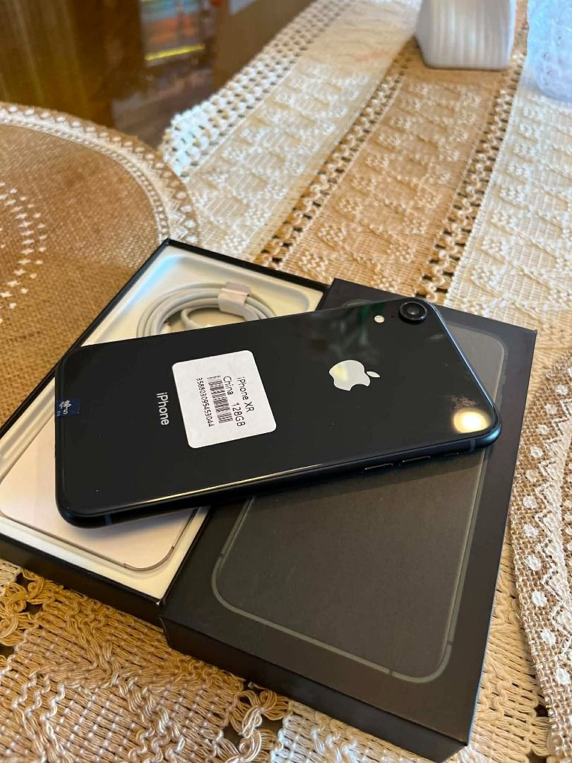 Iphone XR (Category: iPhone X Series) located in Kawit. Submitted by markuzmathers (Listing ID 1428559661, Image 2). Description: FOR SALE: iPhone XR ⚪⚫ (WHITE & BLACK) 💰 ₱11,500 ONLY — BUDGET MEAL NA IPHONE! ✅ Factory Unlocked (Openline all networks) ✅ Pre-Owned (Maayos / Good condition) ✅ No Issue / Smooth gamitin ✅ Perfect for daily use / backup phone ✅ Ready to use — salpak SIM, go agad! 🛡️ 7 Days Replacement Warranty 🛠️ 3 Months Store Ser