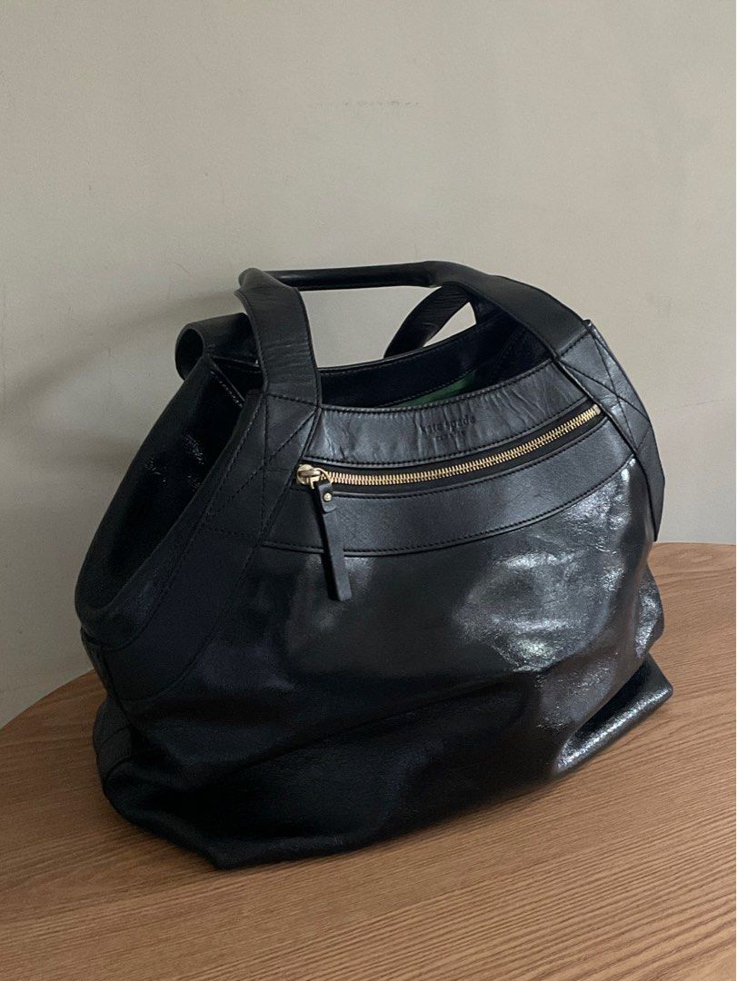 Kate Spade Laminated Leather Open Tote Bag (Category: Luxury Bags & Wallets) located in Davao. Submitted by vaultexchange_ (Listing ID 1428505102, Image 2). Description: Original 8/10 w stain sa inner lining Has signs of use sa leather.