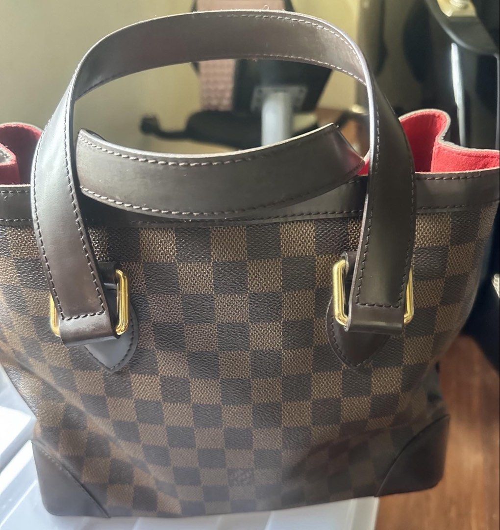 Louis Vuitton Hampstead PM Damier Ebene Handbag (Category: Luxury Bags & Wallets) located in Muntinlupa City. Submitted by mish0p (Listing ID 1428451926, Image 2). Description: - 100% authentic - no other photos because it’s already in consignment - no dust bag and paper bag - very good condition - RFS: decluttering .