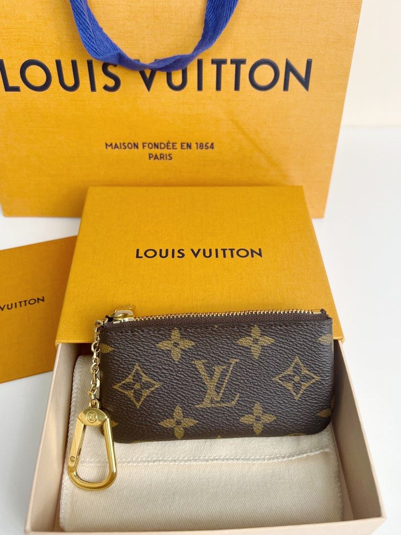 Louis Vuitton Key Cles Pouch (Category: Luxury Bags & Wallets) located in Paranaque City. Submitted by sugahmomma (Listing ID 1428599246, Image 2). Description: Thanks for your interest in this item. Price posted is the LAST PRICE. Prices are based on the brand, quality and condition of the items. I don’t do meet-ups because of my busy schedule. Please read item info below: 🔥LOUIS VUITTON Ley Cles in Monogram Authentic and Genuine ✨ Pristine! ✨M