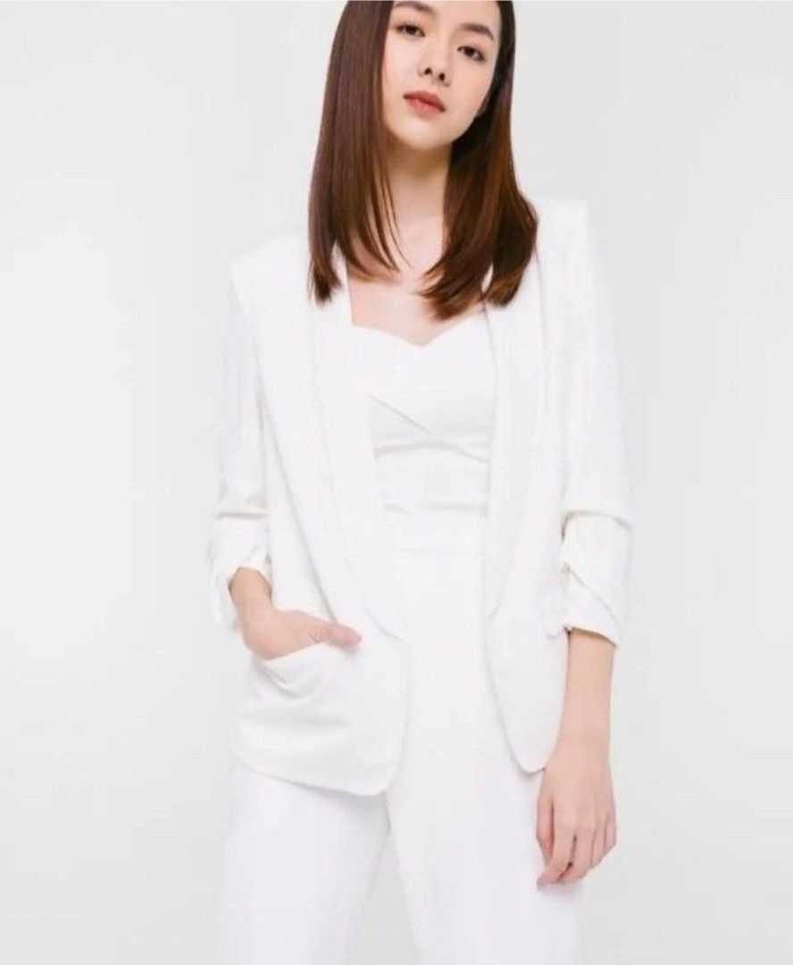 Love Bonito White Blazer Suit (Category: Coats, Jackets and Outerwear) located in Makati City. Submitted by lyssz18 (Listing ID 1428482448, Image 3). Description: White Love Bonito blazer in Medium.