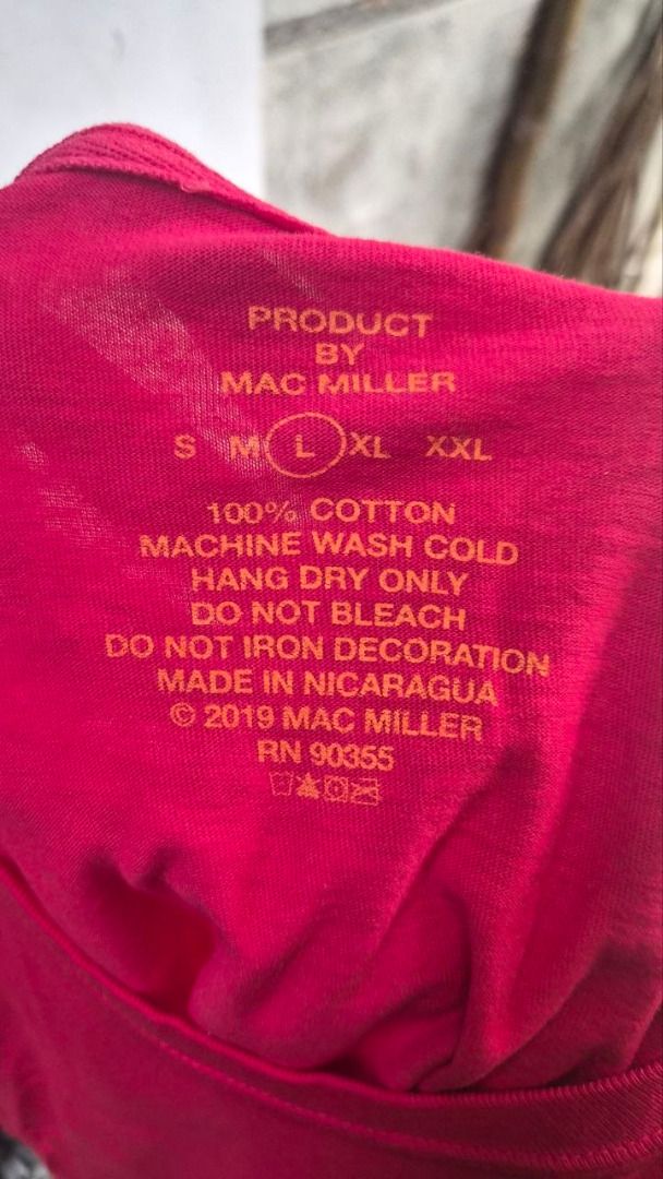 Mac Miller Circles Merch Long Sleeve Shirt (Category: Tshirts & Polo Shirts ) located in Caloocan City. Submitted by sanch12 (Listing ID 1428438029, Image 3). Description: Size: Men's Large (L) Fit: Standard US Merch Fit (Authentic) Measurements (laid flat): Pit-to-Pit (Width): 55 cm / 21.7 inches Length: 77.5 cm / 30.5 inches Sleeve Length: 68 cm / 26.8 inches Authentic Mac Miller "Circles" Long Sleeve T-Shirt in the Berry/Red colorway. Features