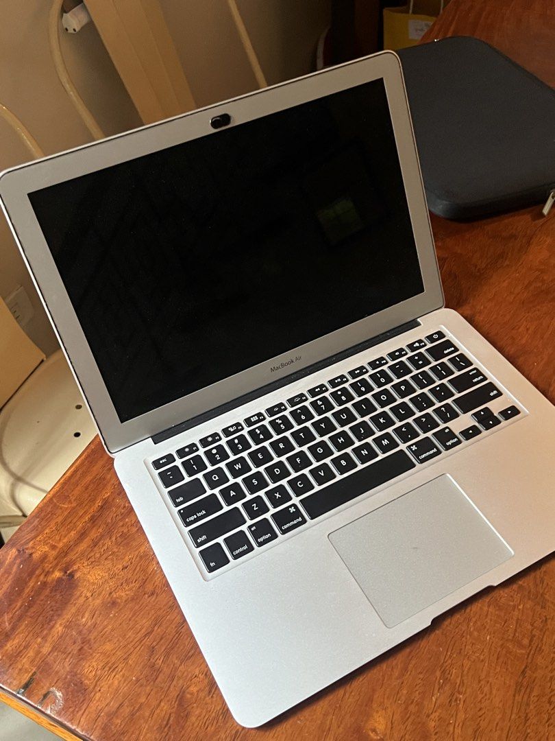 Macbook Air 2015 (Category: Laptops & Notebooks) located in Marikina City. Submitted by rellala (Listing ID 1428509112, Image 2). Description: Bought 2017 .