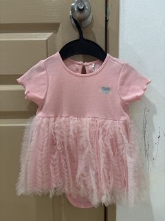 (Category: ) located in . Submitted by head2toe.wardrobe (Listing ID 1428529127, Image 1). Description: .
