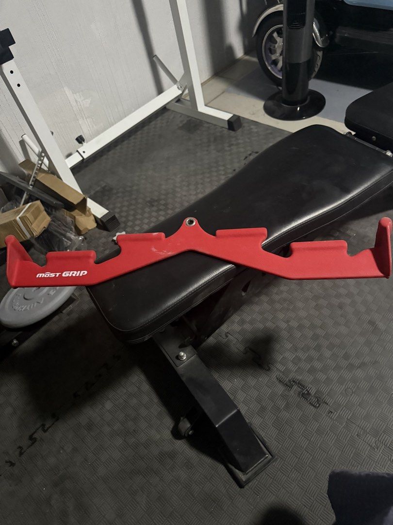 Most Grip Lat Pulldown Bar (Category: Cardio & Fitness Machines) located in Manila. Submitted by tarahlito45496 (Listing ID 1428562888, Image 1). Description: Try to sell this bad boy lat pulldown mag grip 💯 New in the market No issue except may chalk since ginamit ko now HAHAHAHAHA (natatangal) Sobrang premium feels. Little heavier than usual since not locally made. Tatlo na yan sa isang attachment. May wide, neutral and close grip. Sobrang goo