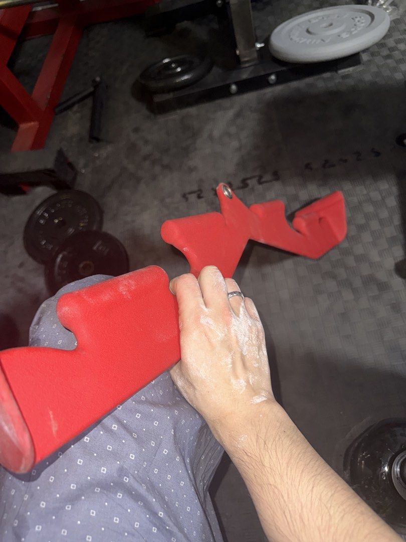 Most Grip Lat Pulldown Bar (Category: Cardio & Fitness Machines) located in Manila. Submitted by tarahlito45496 (Listing ID 1428562888, Image 3). Description: Try to sell this bad boy lat pulldown mag grip 💯 New in the market No issue except may chalk since ginamit ko now HAHAHAHAHA (natatangal) Sobrang premium feels. Little heavier than usual since not locally made. Tatlo na yan sa isang attachment. May wide, neutral and close grip. Sobrang goo