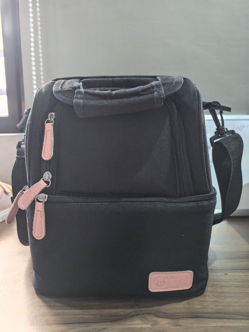 Multi-Wear Insulated Bag (Category: Diaper Bags & Wetbags) located in Bacoor. Submitted by iraphine (Listing ID 1428515071, Image 1). Description: In good condition Multi-way sling/shoulder/backpack insulated bag for breastmilk storage. RFS: Closet decluttering MOP : BPI /PNB /GCASH Shipping fee c /o buyer .