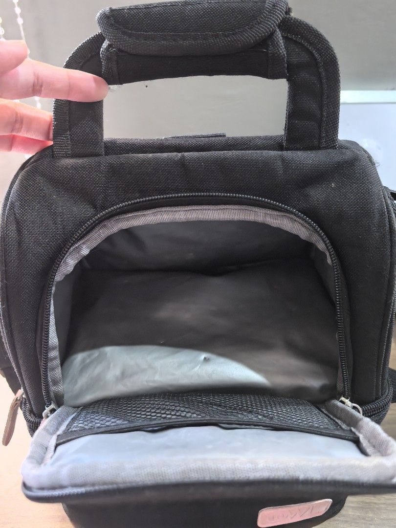 Multi-Wear Insulated Bag (Category: Diaper Bags & Wetbags) located in Bacoor. Submitted by iraphine (Listing ID 1428515071, Image 3). Description: In good condition Multi-way sling/shoulder/backpack insulated bag for breastmilk storage. RFS: Closet decluttering MOP : BPI /PNB /GCASH Shipping fee c /o buyer .