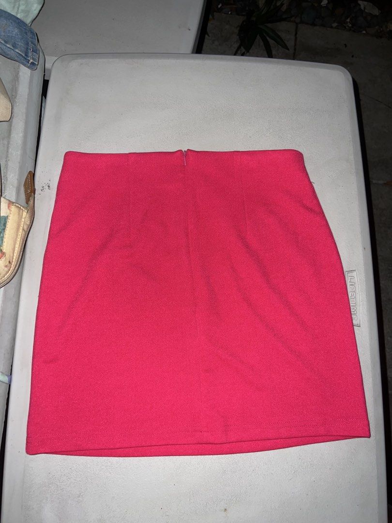 Neon Pink Mini Skirt with Black Pockets (Category: Skirts) located in Santa Rosa. Submitted by debbiane26 (Listing ID 1428563032, Image 2). Description: .