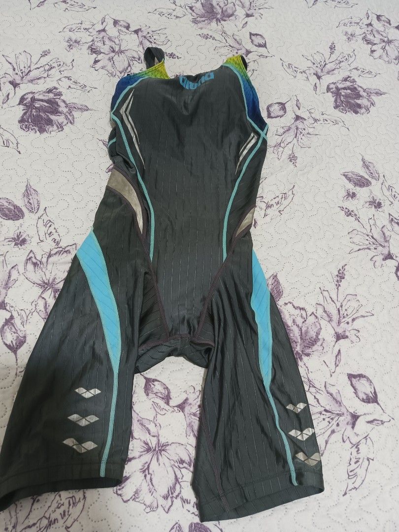 One-Piece Swimsuit with Built-in Bra (Category: Bikinis & Swimsuits) located in Rizal. Submitted by lest_shop (Listing ID 1428161410, Image 1). Description: Arena Techsuit Large with pads 2000 negotiable RFS: bought a new one.