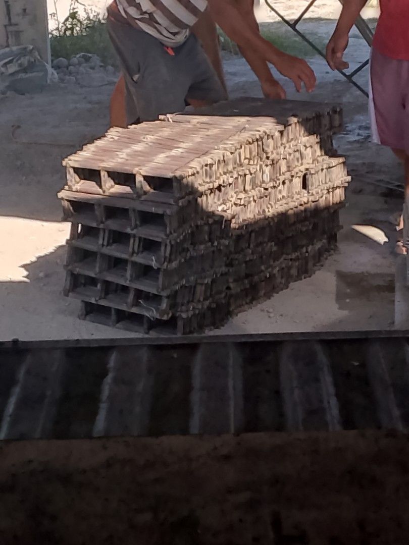 Pallets for Chb machine (Category: Construction & Building Materials) located in Manila. Submitted by jamraels--031024 (Listing ID 1428522455, Image 2). Description: pallets for sale oval bar acerado size 4, 5 ,6 are available .
