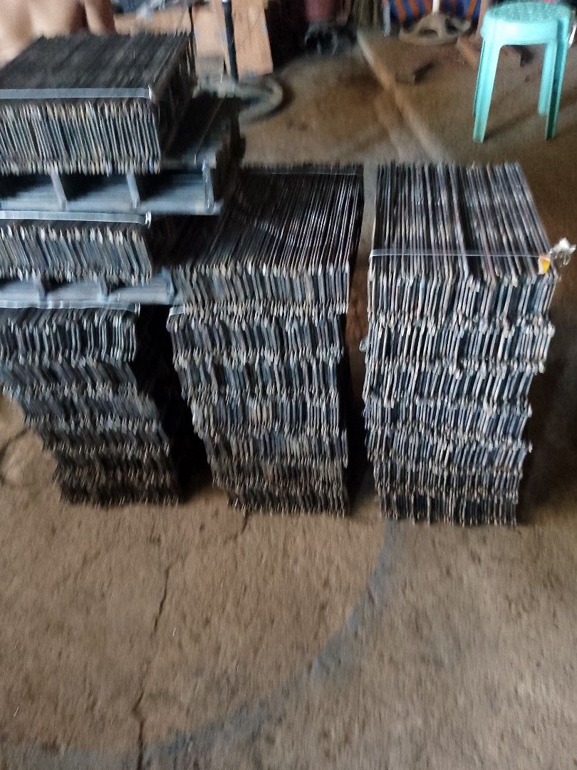 Pallets for Chb machine (Category: Construction & Building Materials) located in Manila. Submitted by jamraels--031024 (Listing ID 1428522455, Image 1). Description: pallets for sale oval bar acerado size 4, 5 ,6 are available .