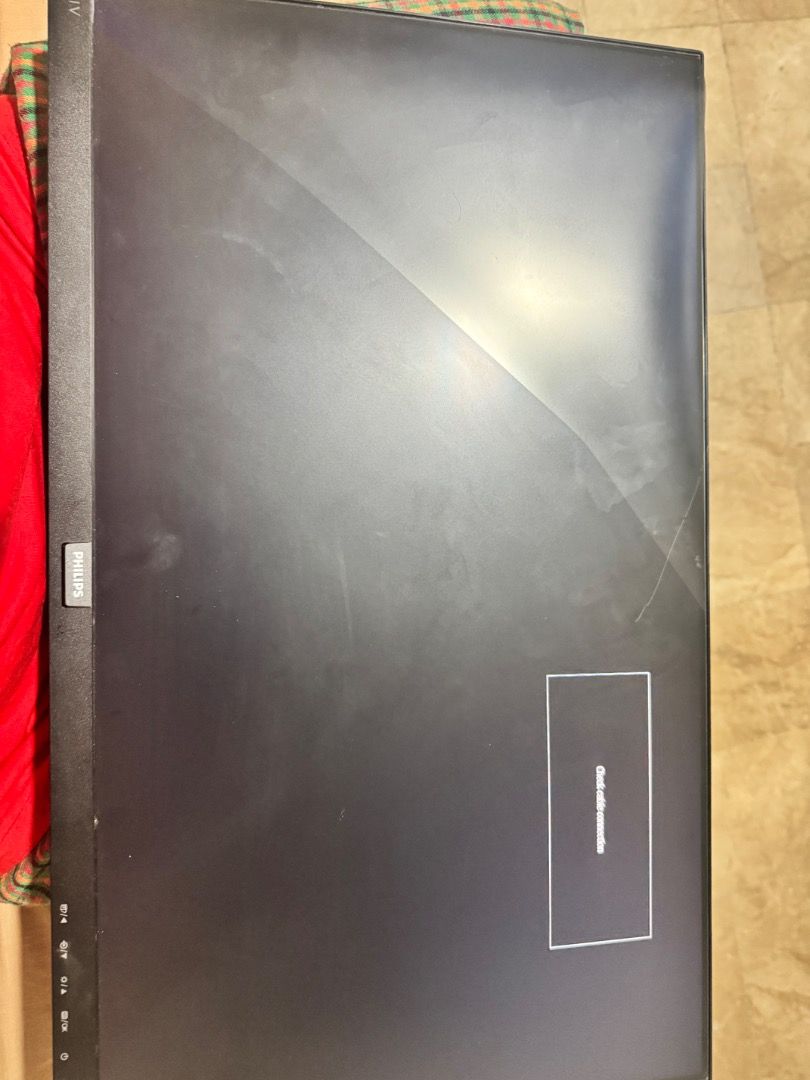Philips Monitor (defective) (Category: Monitor Screens) located in Caloocan City. Submitted by gringohida69356 (Listing ID 1428535261, Image 2). Description: Philips monitor 24 inch 60hz. Issue: Need lang palitan yung polarizer film. Kayo na bahala paayos. I tried ordering replacement part ng pang palit for that pero mali nabili..