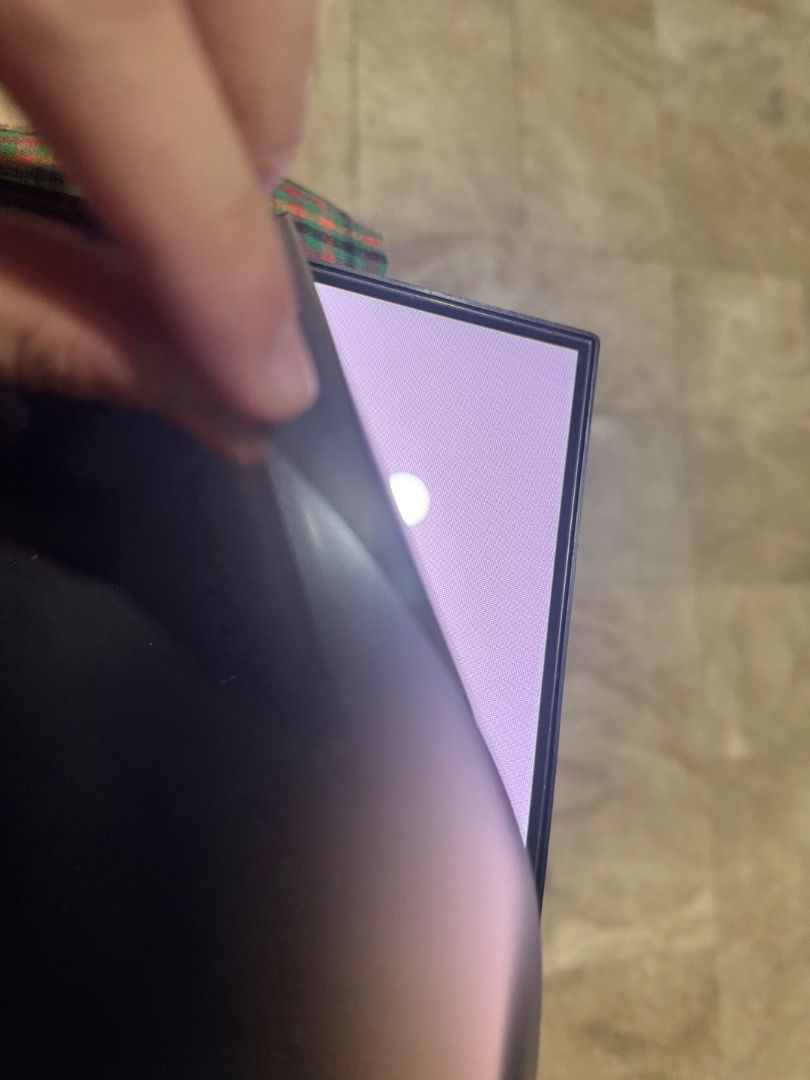 Philips Monitor (defective) (Category: Monitor Screens) located in Caloocan City. Submitted by gringohida69356 (Listing ID 1428535261, Image 3). Description: Philips monitor 24 inch 60hz. Issue: Need lang palitan yung polarizer film. Kayo na bahala paayos. I tried ordering replacement part ng pang palit for that pero mali nabili..