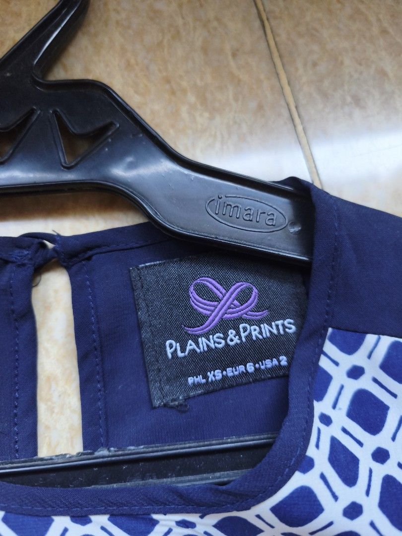 Plains & Prints Top - XS (Category: Blouses) located in Manila. Submitted by aaa_sy (Listing ID 1428441520, Image 2). Description: good for formal / special occasions rfs: declutter no flaws! well taken care of .