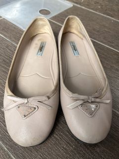(Category: ) located in . Submitted by lovewarehouseeeee (Listing ID 1428524966, Image 1). Description: .
