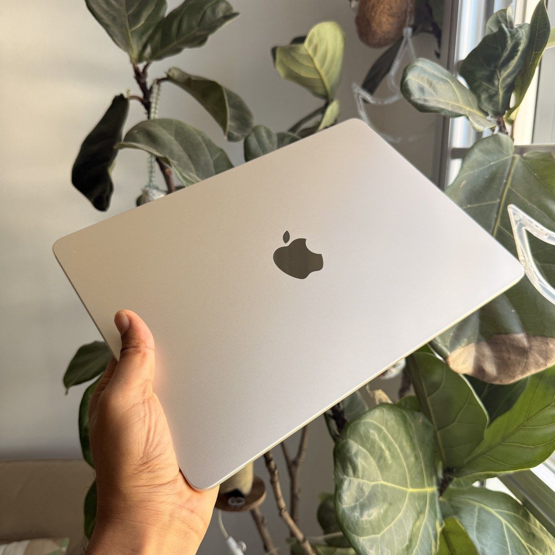 Pristine 10/10 - Apple MacBook Air M2 - Silver