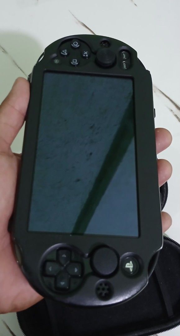PS VITA SLIM 2000 (NEGO) (Category: PlayStation) located in Paranaque City. Submitted by gideon_dawn (Listing ID 1428544031, Image 2). Description: PS VITA SLIM Condition: - Good Condition - Working Camera Front/Rear - All Button Working & crisp - rear touch pad are working - No Ghost movement/Ghost Touch - 64GB - Sound system 10/10 - Kinis 10/10 - Lalaruin mo nalang po Ma 'am & Sir - No iisue (Good Condition) 🔌 Inclusion - UNIT - PS VITA Origal