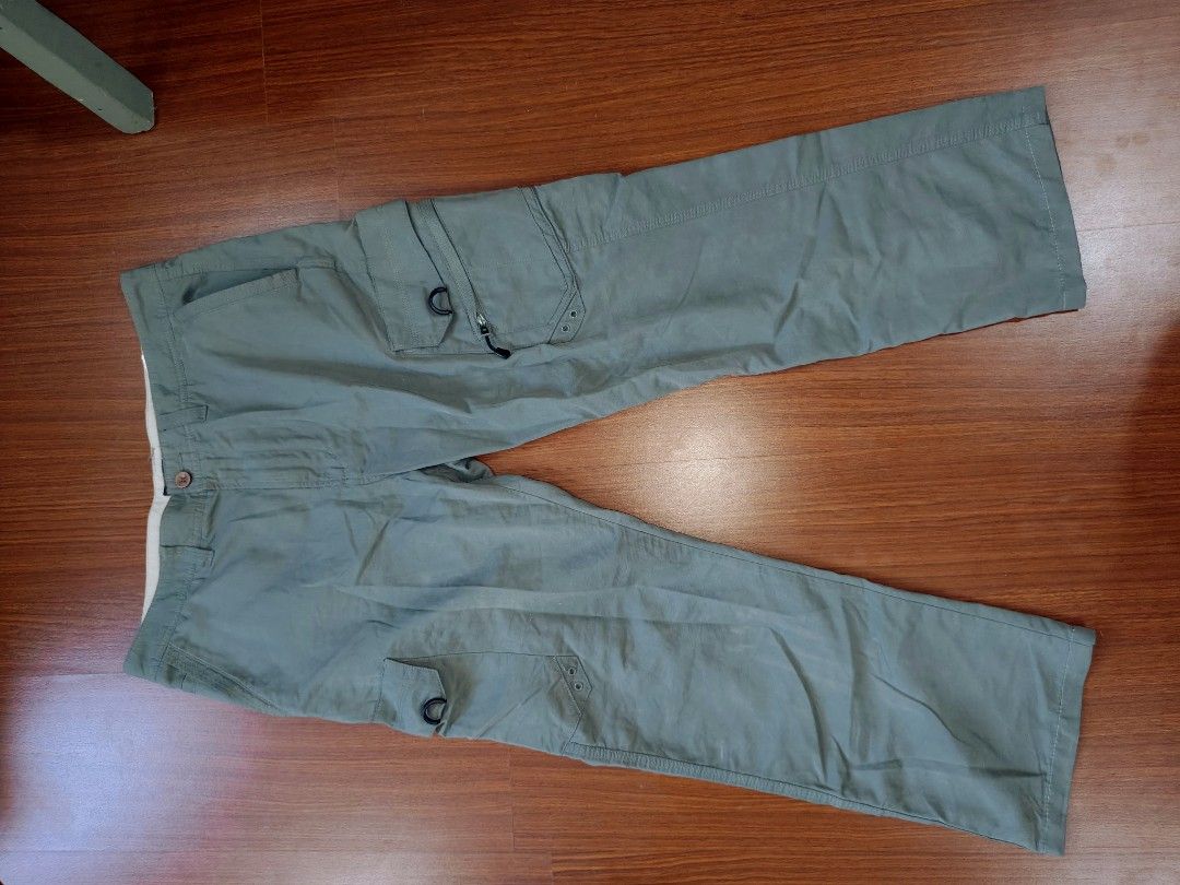 Quiksilver Cargo Pants - Size 34 (Category: Jeans) located in Bautista. Submitted by swaggypete (Listing ID 1428513141, Image 2). Description: Quicksilver Cargo Pants size 34 Good for Outdoor or casual use 34-35 Waistline 38 length (waist to bottom hem) 8.8 leg opening Issues: need wash, light line stains .